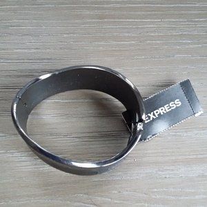 Express Wave Bangle Bracelet